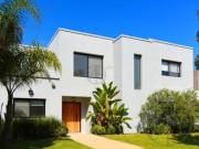 Casa en venta de 6 ambientes a la laguna en Muelles...