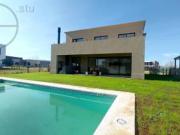 Casa en venta de 6 ambientes con pileta en Acacias...