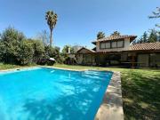 Casa En Venta De 6 Dorm. En Peñalolén