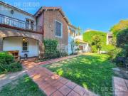 Casa en venta de 7 ambientes, habitacion en planta baja...