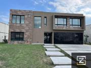 Casa en venta de 7 dormitorios c/ cochera en Barrio...