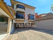 Casa en venta de 800 m2 de construcción, con 4 recámaras...