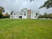 Casa En Venta De 8 Dorm. En Linares