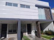 Casa en venta de casa en Condominio de 3 niveles en San...