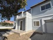 Casa en venta de cinco dormitorios Quintas de Arguello