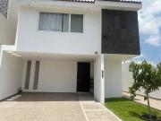 Casa en venta de cinco recámaras, en Colinas de Juriquilla