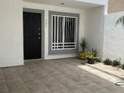 Casa en venta de cuatro recámaras con alberca en zona norte