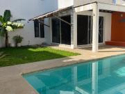 Casa en venta de diseño moderno con alberca –...