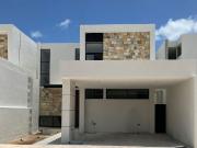 Casa en Venta de doble altura con alberca en Cholul, Mérida