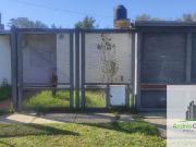 Casa en venta de dos dormitorios con cochera en Concordia