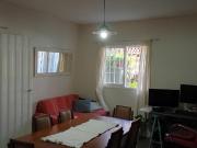 Casa en venta de dos dormitorios, dos cocheras y patio....