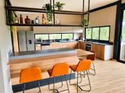 Casa en venta de dos niveles en El Peñol La Cristalina