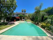 Casa en venta de dos plantas con amplios ambientes en...