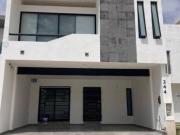 Casa en venta de dos plantas en Irapuato Gto