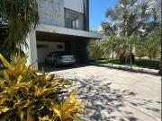 Casa en venta de dos plantas en privada Cutzam en...