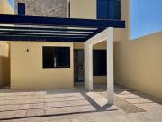 CASA EN VENTA DE DOS PLANTAS UBICADA EN PINOS DEL NORTE,...