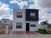 Casa en venta de dos recámaras ubicada en CONKAL|...