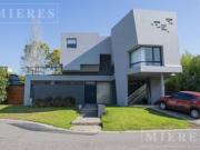 Casa en venta apto credito en el barrio Acacias Blancas