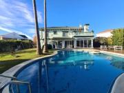 Casa en Venta de Gran Categoría en Abril Club De Campo