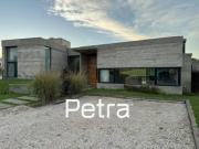 Casa en Venta de Hormigón Visto en Costa Esmeralda