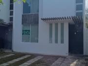 CASA EN VENTA DE OPORTUNIDAD, UBICADA EN VILLA MAYA...
