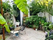 Casa en venta de pasillo de 2 dormitorios, con patio y...