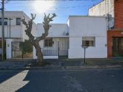 Casa en venta de tres dormitorios en Ringuelet