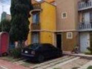 Casa en Venta de Tres Niveles en en Tultepec