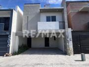 CASA EN VENTA DE TRES PISOS CON PANELES SOLARES EN...