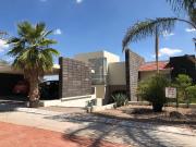 Casa en Venta de tres recamaras y amplio jardín en Vista...