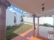 Casa en Venta de Un Nivel en Zona Boscosa en Tres Marias...