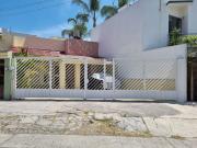 Casa en venta de un nivel la calma, uso de suelo mixto...
