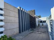 CASA EN VENTA DE UN PISO CON ALBERCA FRACC RINCONES DE...