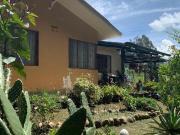 casa en venta de un piso con amplio terreno sector Racar...