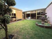 Casa en venta de un piso con jardin, amplias áreas y...