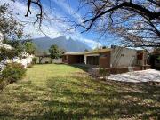 CASA EN VENTA DE UN PISO EN CONTRY 1ER SECTOR, ZONA SUR...