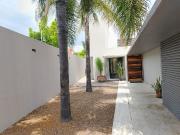 CASA EN VENTA DE UN PISO EN JURIQUILLA CON ALBERCA