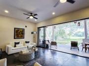 CASA EN VENTA DE UN PISO, EN PRIVADA CON CLUB DE GOLF Y...