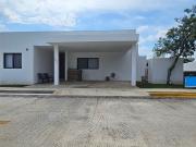 CASA EN VENTA DE UN PISO EN PRIVADA EN SITPACH, MERIDA...