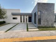 CASA EN VENTA DE UN PISO GARZA AZUL, SAN MATEO ATENCO