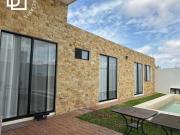 CASA EN VENTA DE UN PISO TOTALMENTE EQUIPADA CON ALBERCA