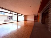 CASA EN VENTA DE UN SOLO PISO CON AMPLIO JARDÍN EN...