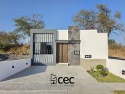 CASA EN VENTA DE UNA PLANTA, 3 RECÁMARAS, 2 BAÑOS,...
