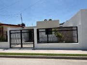Casa en venta de una planta al sur BOULEVARES