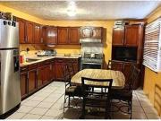 CASA EN VENTA DE UNA PLANTA CON 800 M2 DE TERRENO, EN...