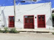 CASA EN VENTA DE UNA PLANTA CON ALBERCA UBICADA EN EL...