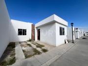 Casa en venta de una planta con jardín en San Juan del...