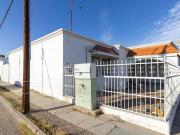Casa en venta de una planta en esquina en Col. Apolo al...