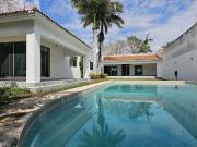 Casa en venta de UNA PLANTA en esquina RESIDENCIAL DEL...