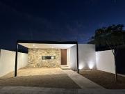 Casa en venta de una planta en privada exclusiva en...